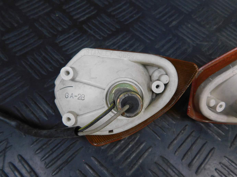 Поворотники задние Kawasaki ZZR 400 98 053050