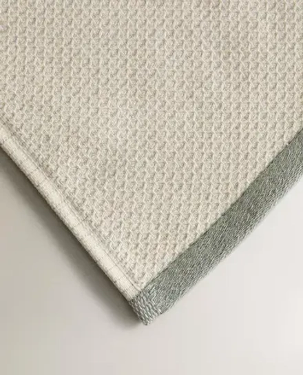 ZARA HOME БАННОЕ ПОЛОТЕНЦЕ С РЕЛЬЕФНЫМ УЗОРОМ И ДЕКОРАТИВНОЙ СТРОЧКОЙ, СИНИЙ