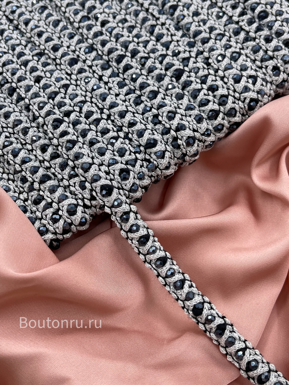 Тесьма черно-белая с серебристой нитью люрекс и темно-синим бисером