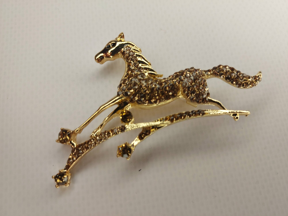 Брошка "Огненная лошадь". Женская брошь,украшение. Подарок на новый год. Символ года