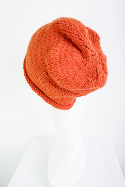 Шапка без лишних деталей