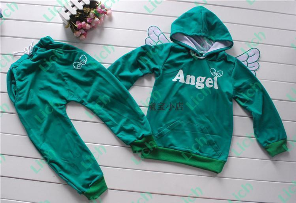 Костюм однотонный из худи с крыльями и надписью ANGEL и брюк