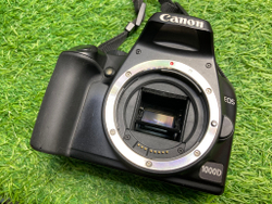 Canon 1000D kit 18-55mm 3.5-5.6 II (30.000 кадров)
