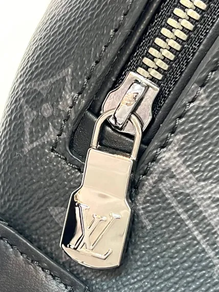 Поясная сумка Louis Vuitton Discovery PM канва Monogram Eclipse