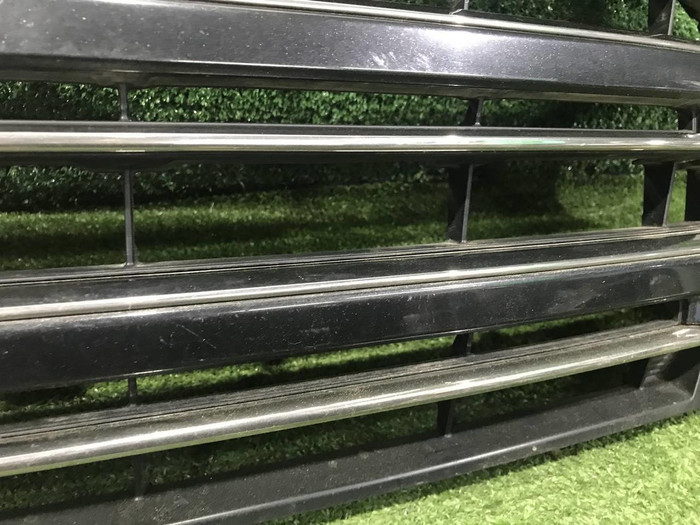 Решетка радиатора Toyota Land Cruiser 200 (2015-2021)