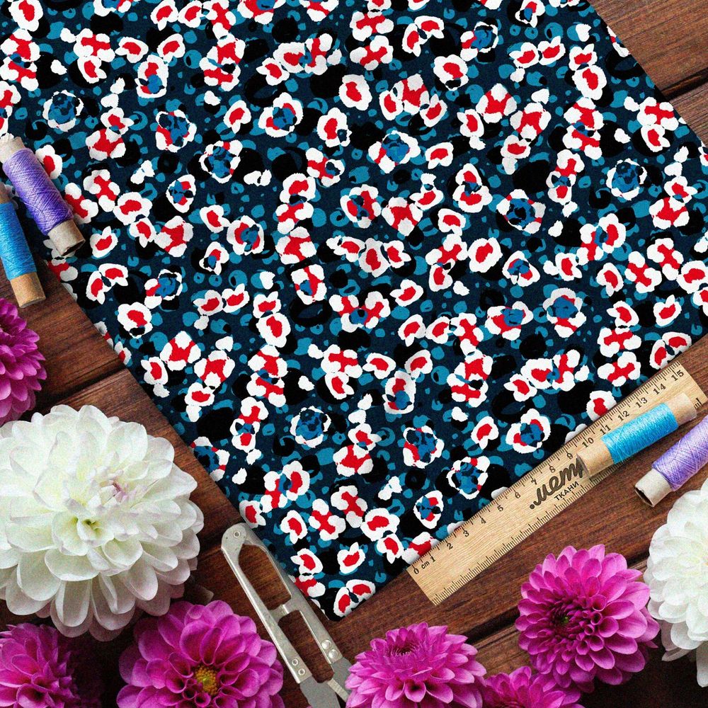 Ткань дюспо красно-белые цветы в тёмной реке