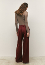 Брюки на поясе широкие