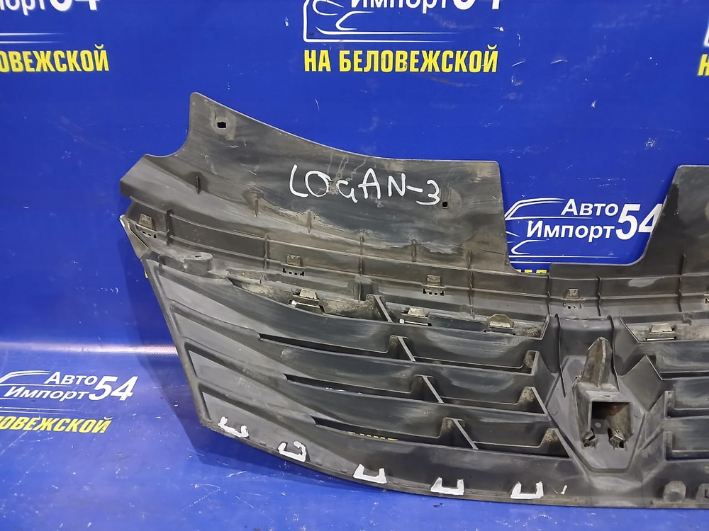 Решетка радиатора RENAULT LOGAN 2010