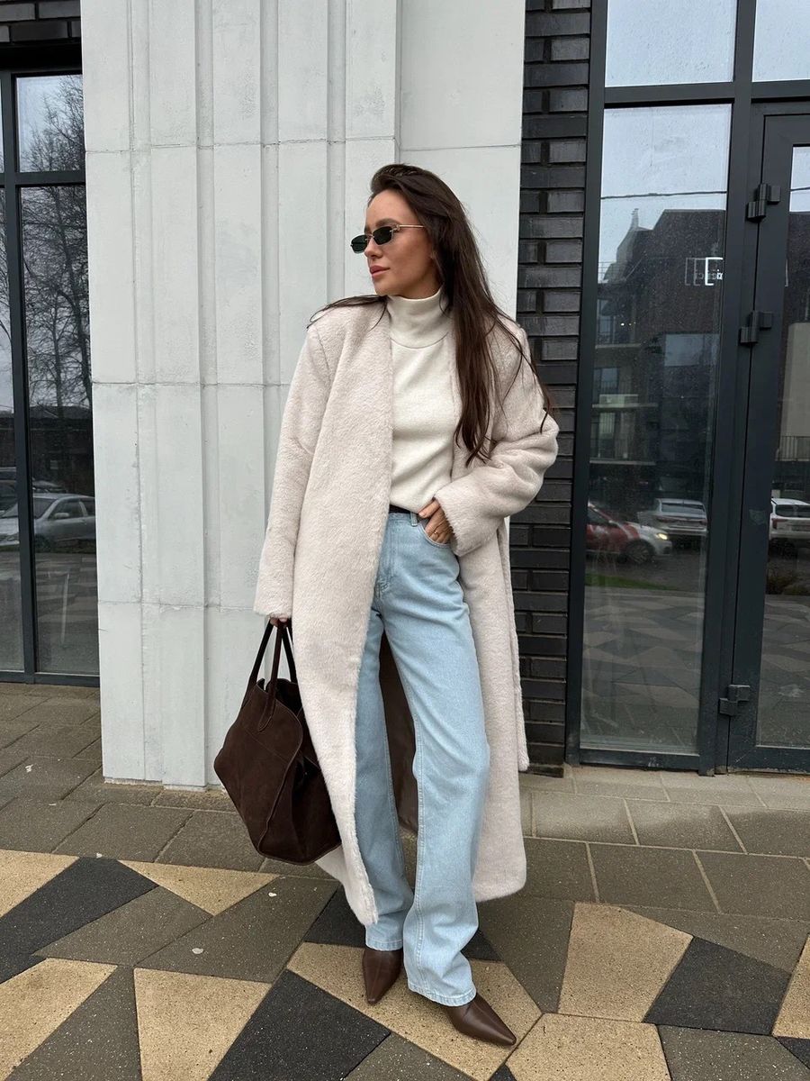 Пальто из эко-меха макси кремовое