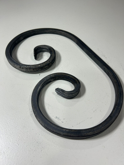 Кованый элемент вензель 150х270мм квадрат полнотелый 10х10мм