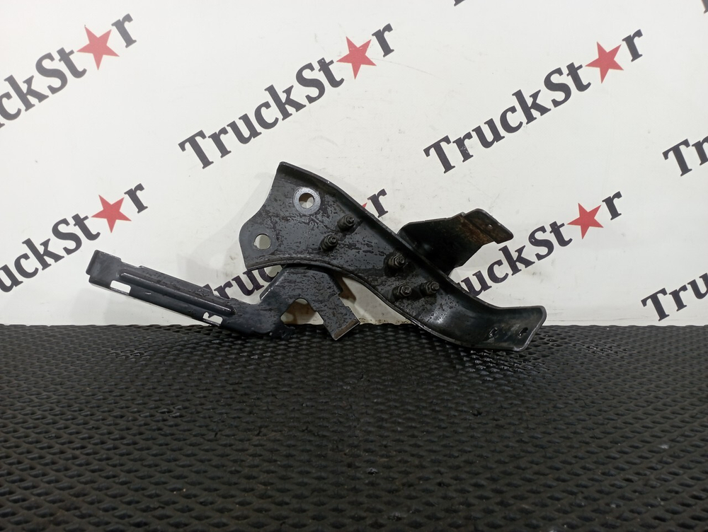 Кронштейн подножки правой 2020г.