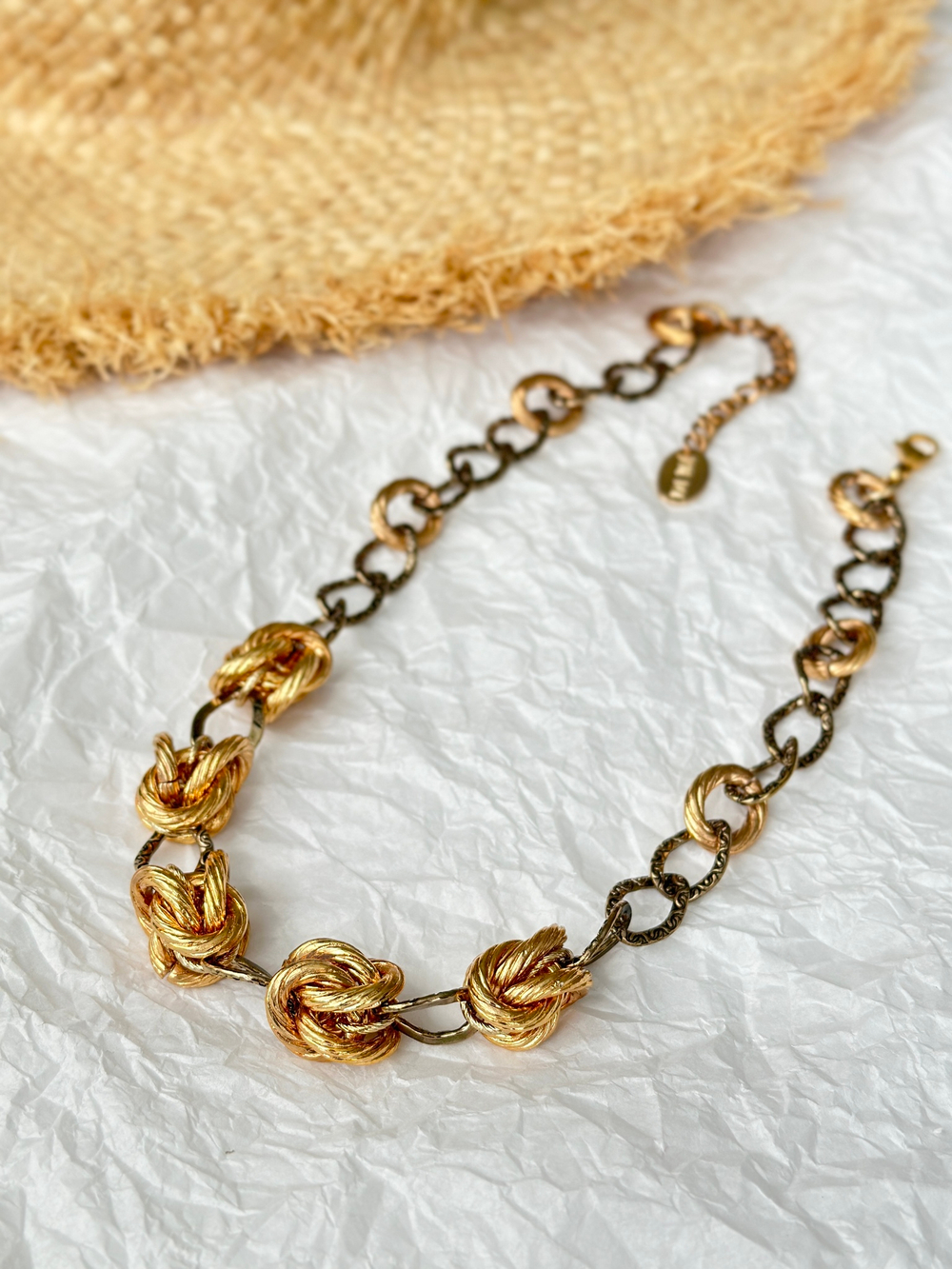 Колье необычного плетения узелками, два оттенка золото и золото антик. Есть регулировка длины.