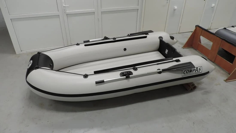Лодка ПВХ COMPAS 325E + 2х-тактный лодочный мотор MERCURY ME 9.9 MH TMC (247CC)