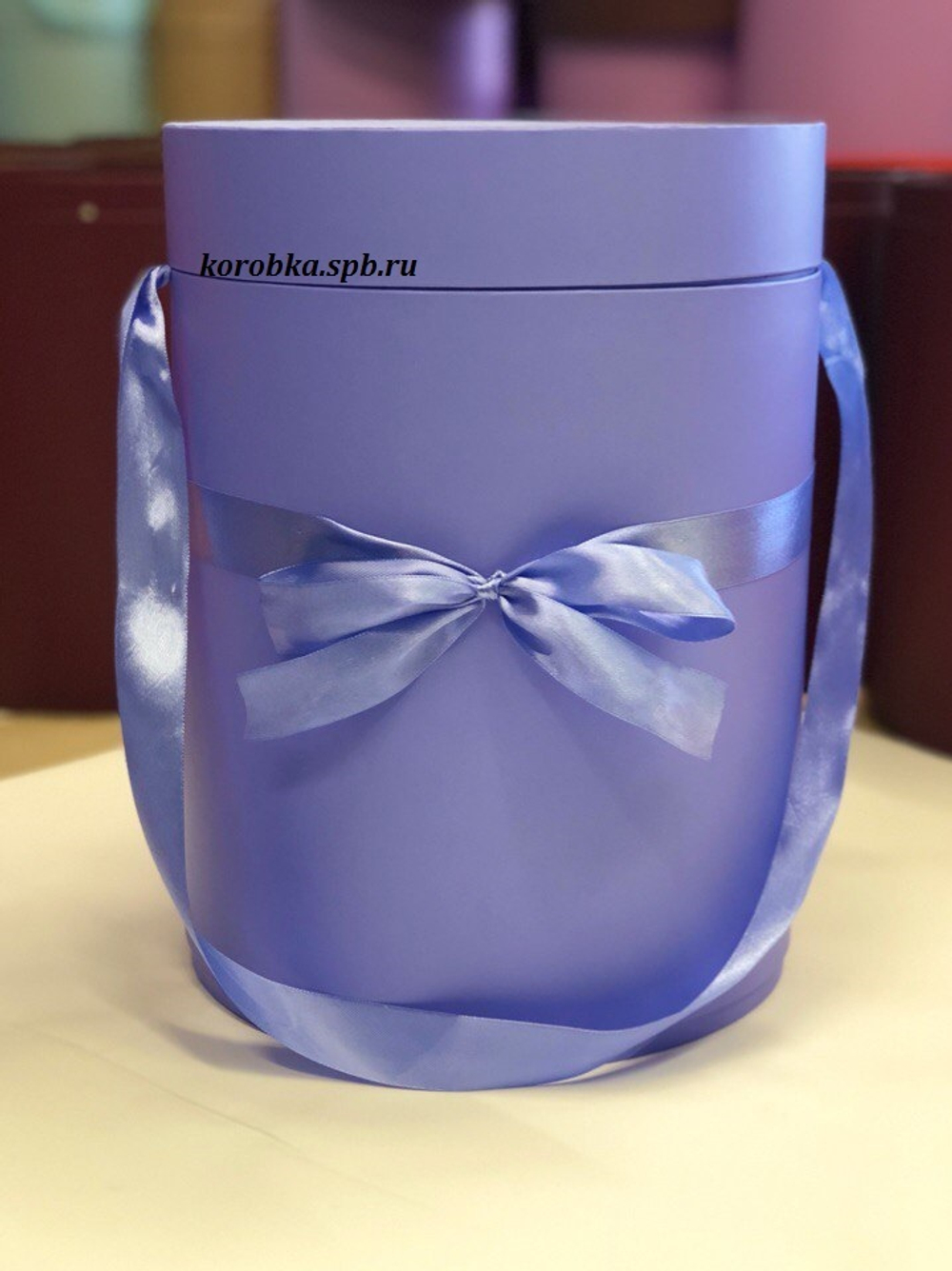Шляпная коробка PREMIUM D 18см. Цвет: светло фиолетовый .  Розница 600 рублей .