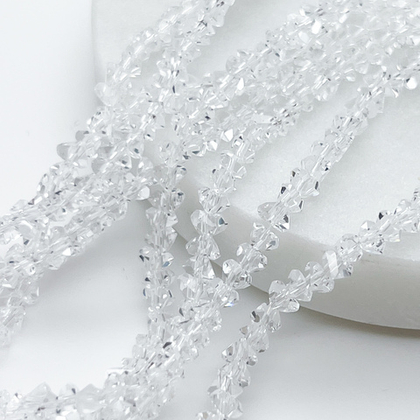 Бусина Треугольник, стекло, цвет прозрачный, размер около 3*4 мм, цена за нить 32 см