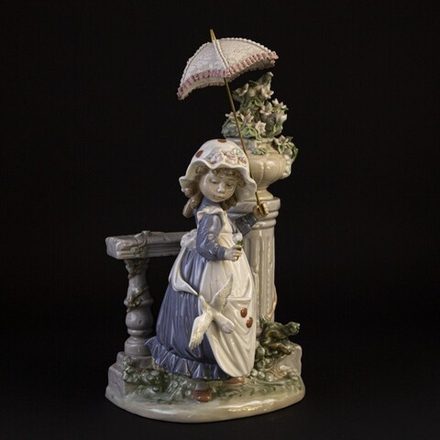 Фарфоровая мануфактура Lladro «Девочка с ажурным зонтиком»
