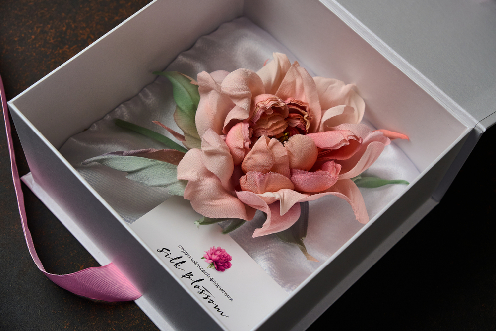 Брошь из шелка - Роза Бэль пудрово-розовая