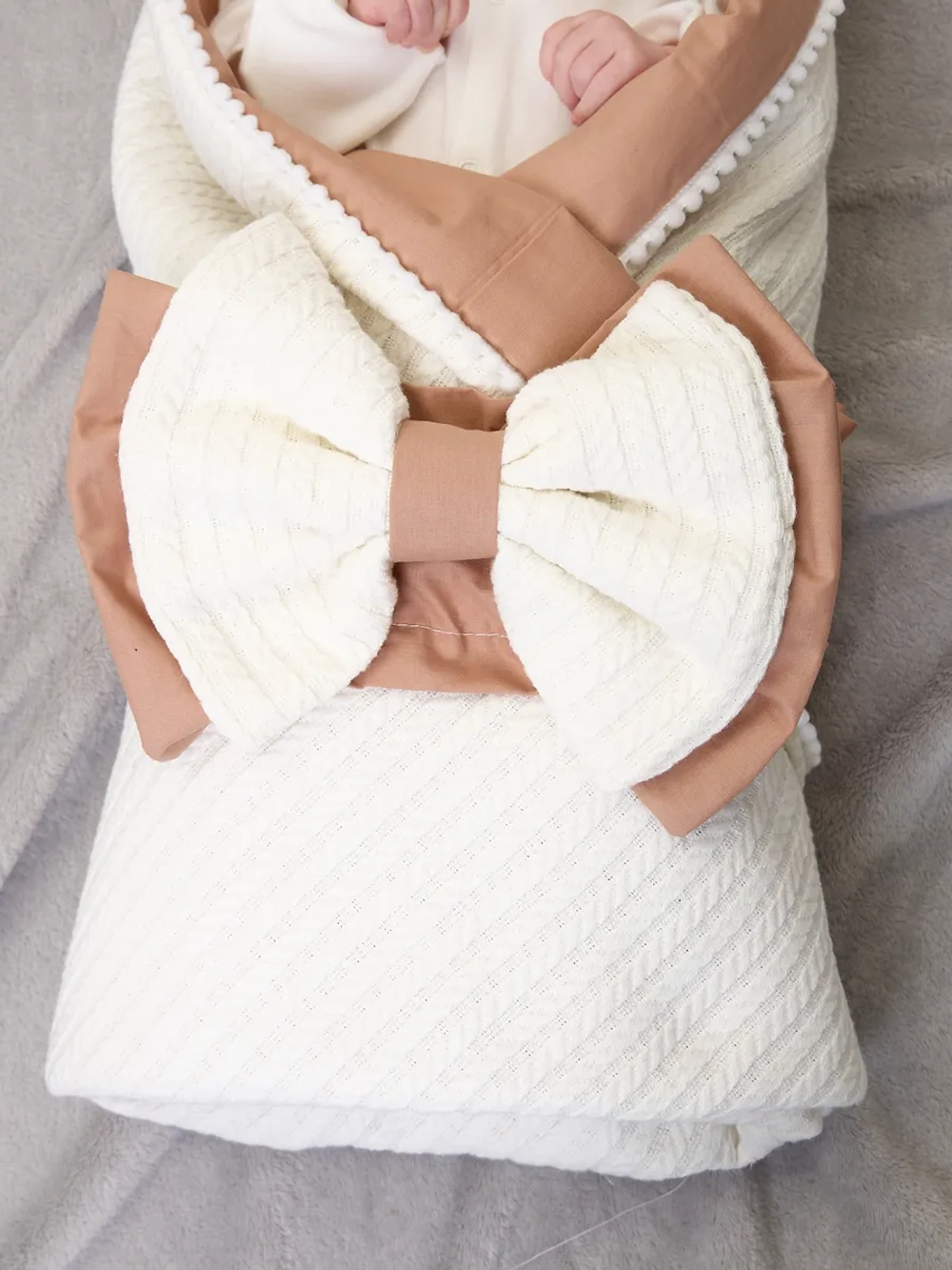 Конверт для новорожденного с чепчиком