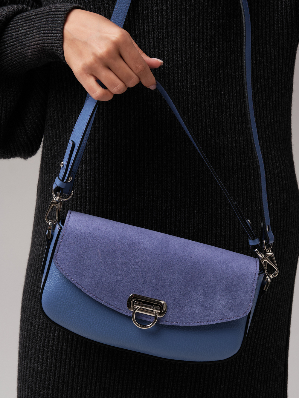 Сумка замшевая на плечо багет сиреневый закат