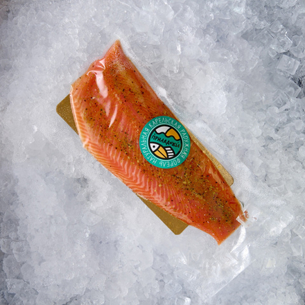 Форель слабосоленая с лимоном и черным перцем филе на коже