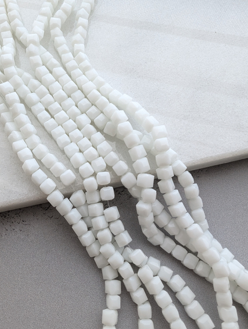 Стекло кубик 4мм, белый