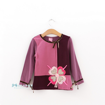 Лонгслив с бантами и цветочной аппликацией