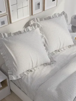 Декоративная наволочка с рюшами, оборками "Лутон" 70х70 см, 1 шт, без молнии