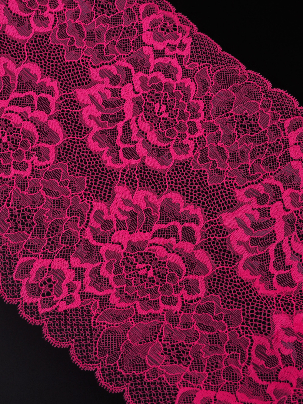 Эластичное кружево розовое неоновое ширина 22 см