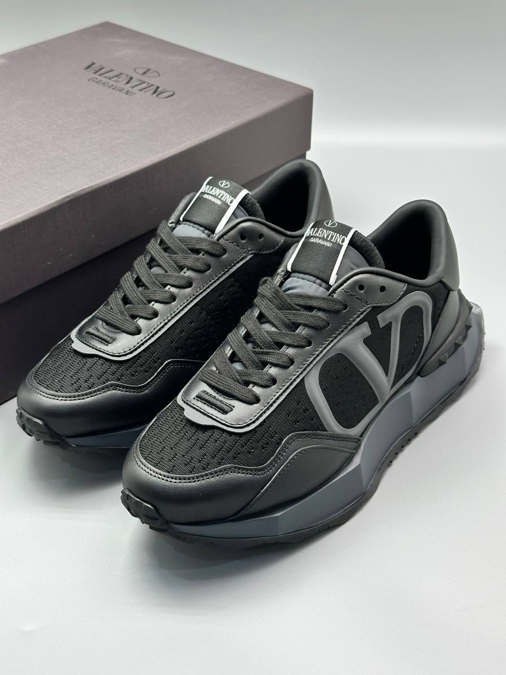 Кроссовки Valentino