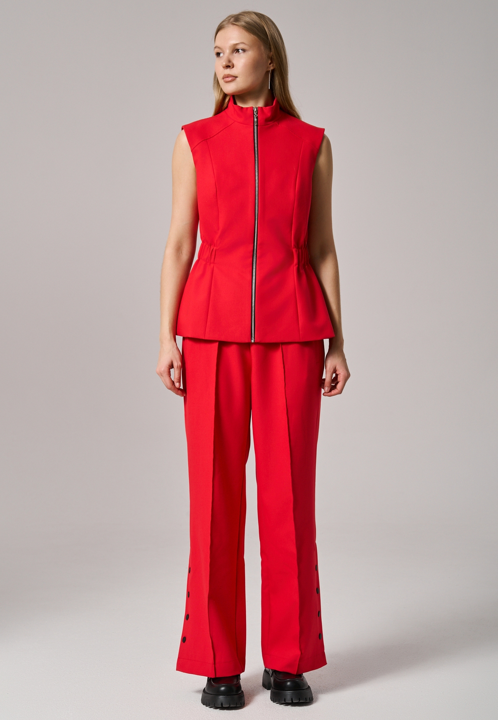 Жилет на молнии красный