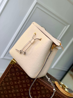 Louis Vuitton NeoNoe MM