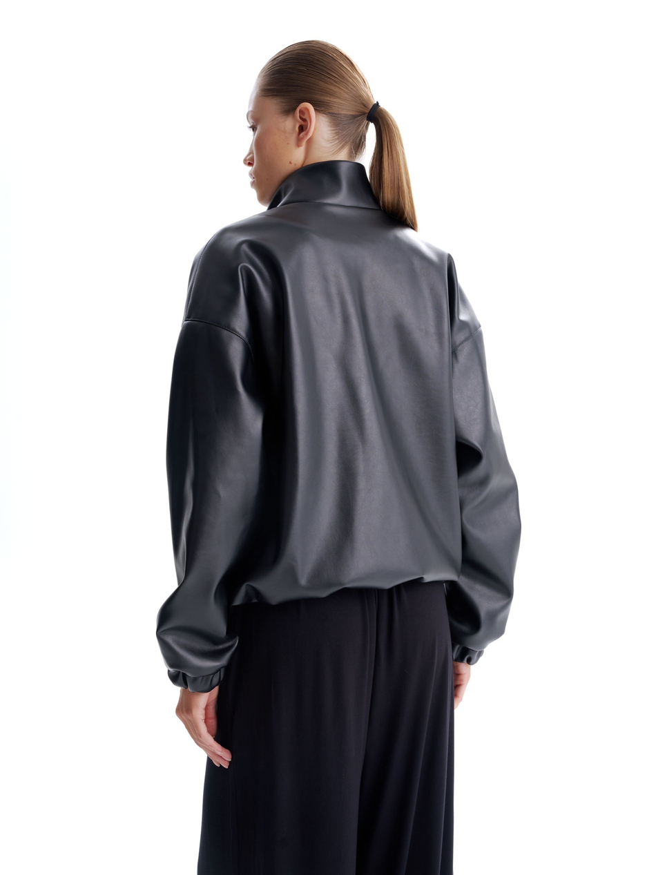 Бомбер из экокожи черный