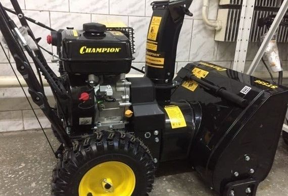 Снегоуборщик CHAMPION ST556