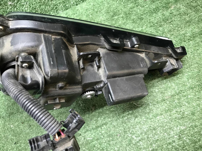 Битая ПТФ правая Lexus LX 3 570 (2015-2023)