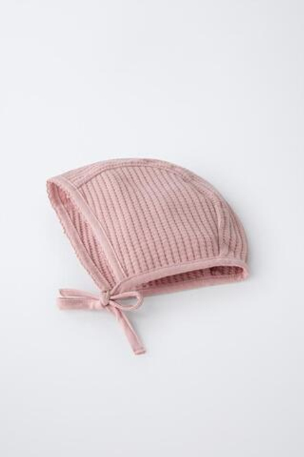 ZARA КОМПЛЕКТ ИЗ ЧЕПЧИКА И НАГРУДНИКА, РОЗОВЫЙ
