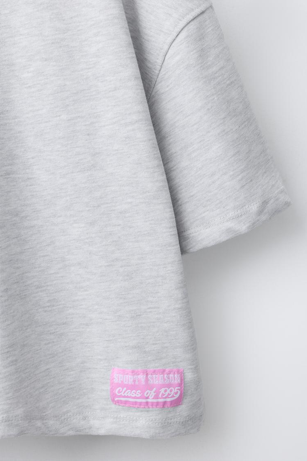 ZARA ФУТБОЛКА В СТИЛЕ ПРЕППИ С НАДПИСЬЮ, СЕРЫЙ МЕЛАНЖ