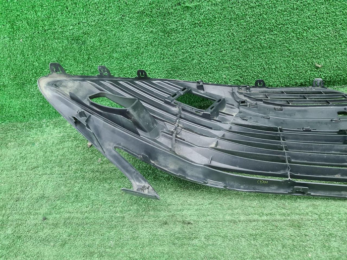 Решетка переднего бампера Toyota Camry xv70 17-21