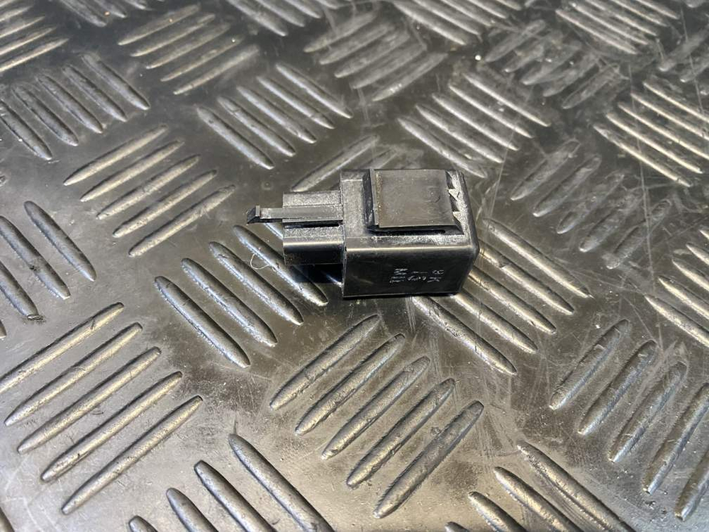 Реле поворотников Yamaha FJR1300A RP13A 2010