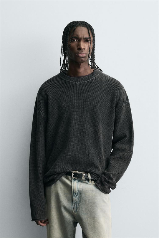 ZARA СВИТЕР ВАФЕЛЬНОГО ПЛЕТЕНИЯ С ЭФФЕКТОМ ПОТЕРТОСТИ, ЛИНЯЛЫЙ ТЕМНО-СИНИЙ