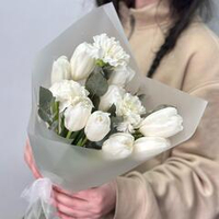 Тюльпаны диантусы и эвкалипт