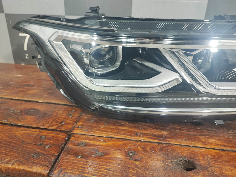 Фара правая LED Volkswagen Tiguan 2 20-нв Б/У Оригинал 5NB941082C