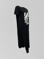 Платье Punk Queen 946 длинное свободное с накладным карманом и надписями спереди