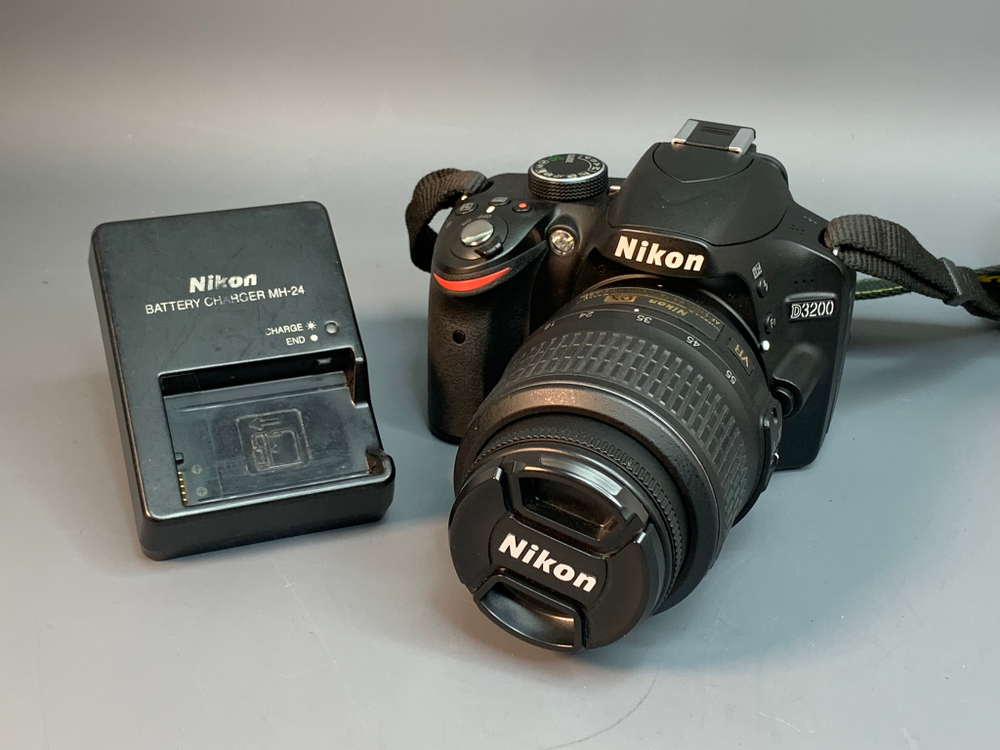 Nikon D3200 kit 18-55mm 3.5-5.6G VR 6.500 кадров