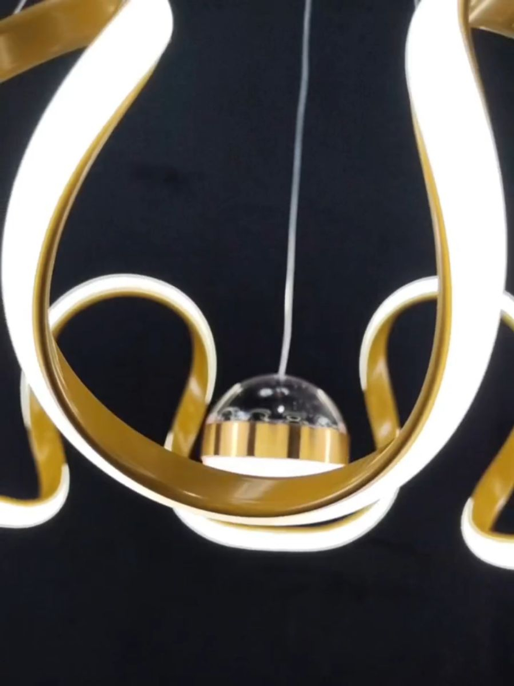 Люстра подвесная светодиодная Lanbos Риббон, LED 70 Вт, до 15 кв м, золотая