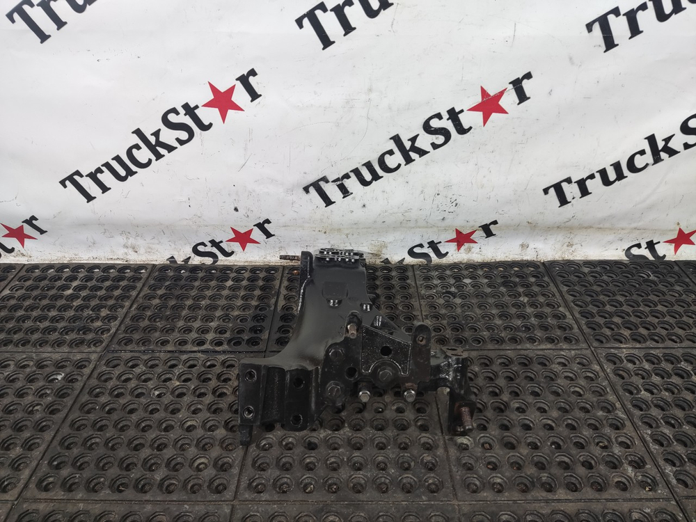 Кронштейн буксировочный правый 2020г.