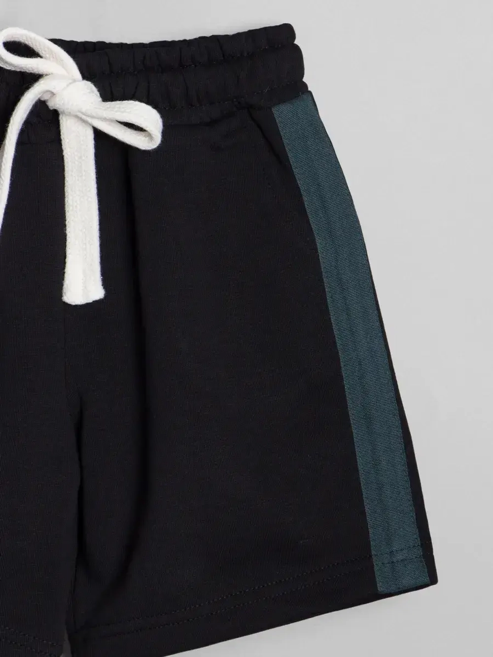 Спортивный костюм для мальчика с шортами в школу