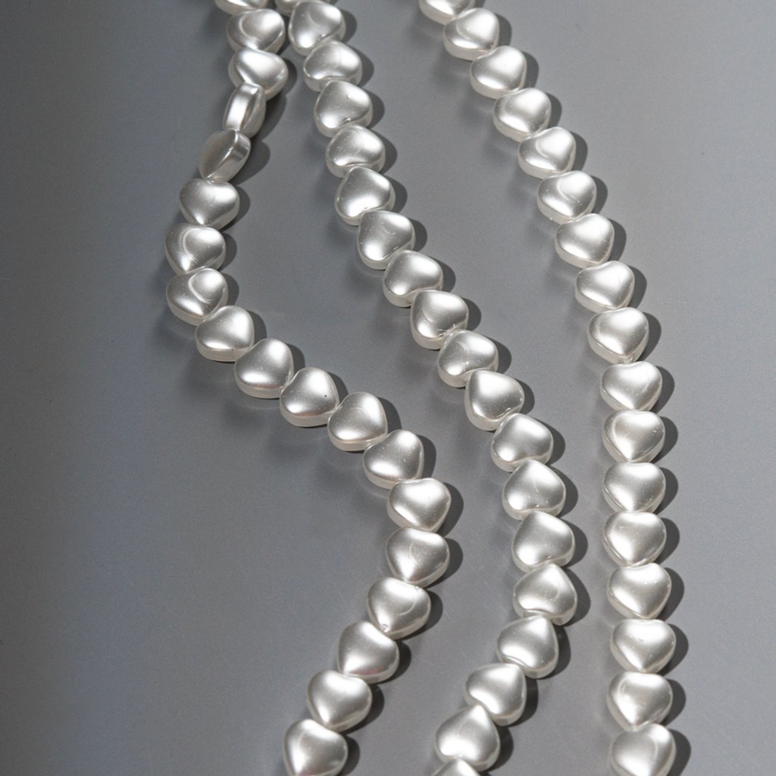 Хрустальный жемчуг в форме сердечек, белый 7,8*8,4мм