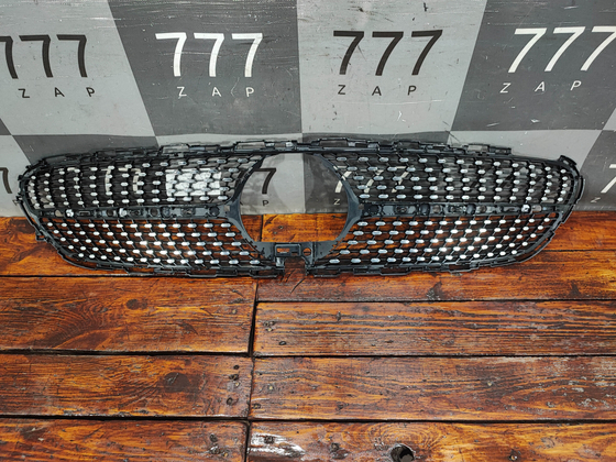 Решетка радиатора Mercedes E-Class (W213) 20-нв Б/У Оригинал A2138886400