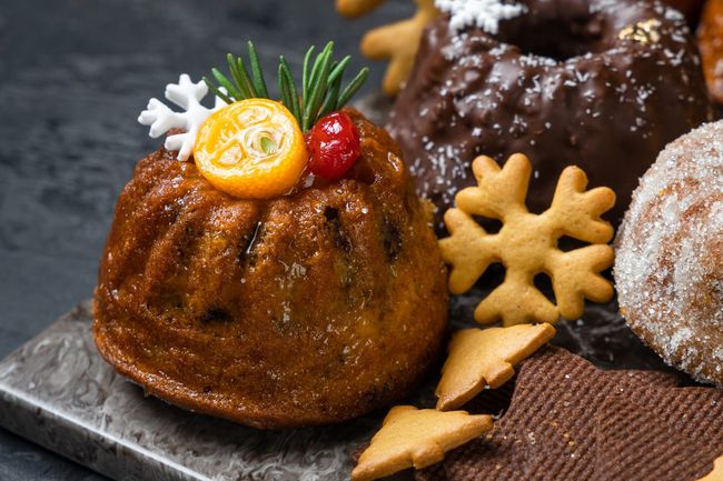 Ассорти десертов &quot;Новогодние лакомства 2025&quot; с дубайским шоколадом