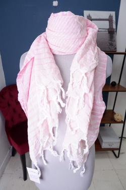 Палантин нежного оттенка